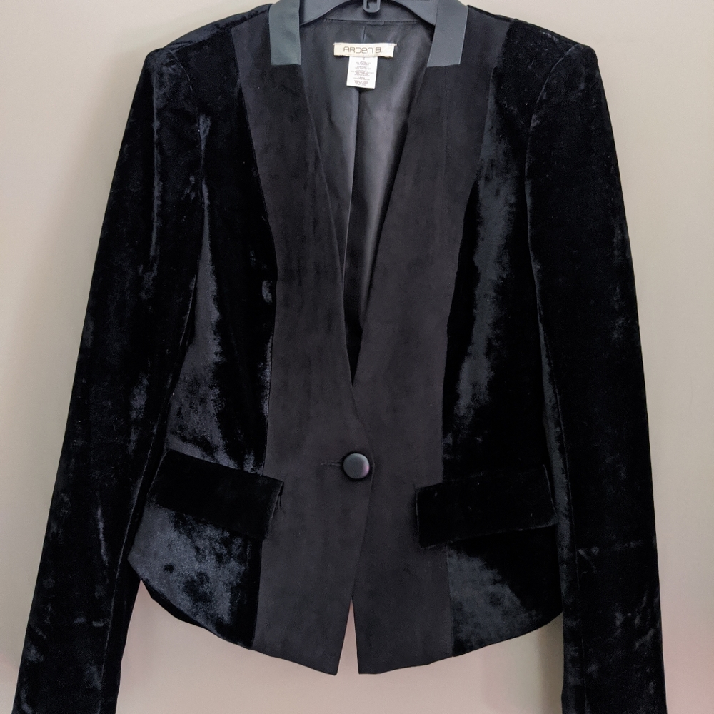 Classy velvet blazer